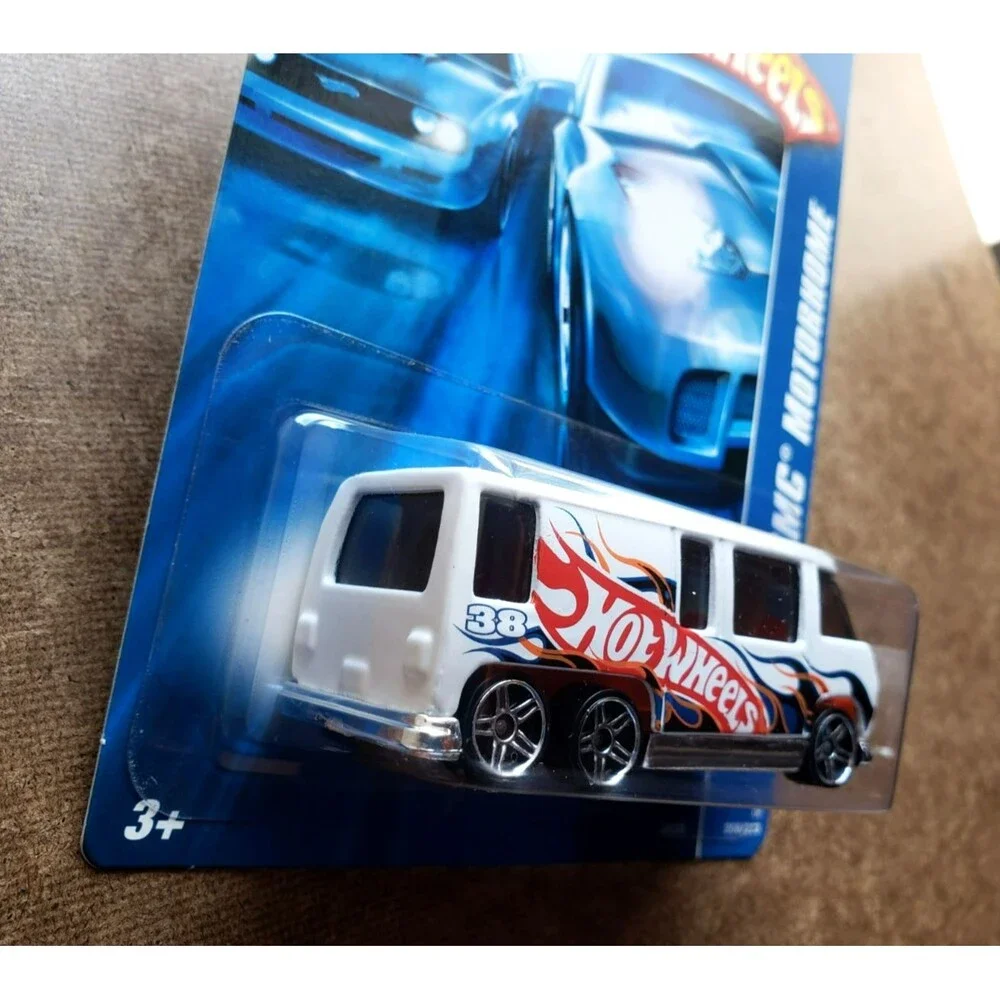 2006 Hot Wheels GMC MOTORHOME White MAINLINE SERIES #208 1:64 PR5 RIMS VARIATION